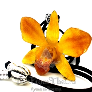 Кулон из цветка орхидеи желтый